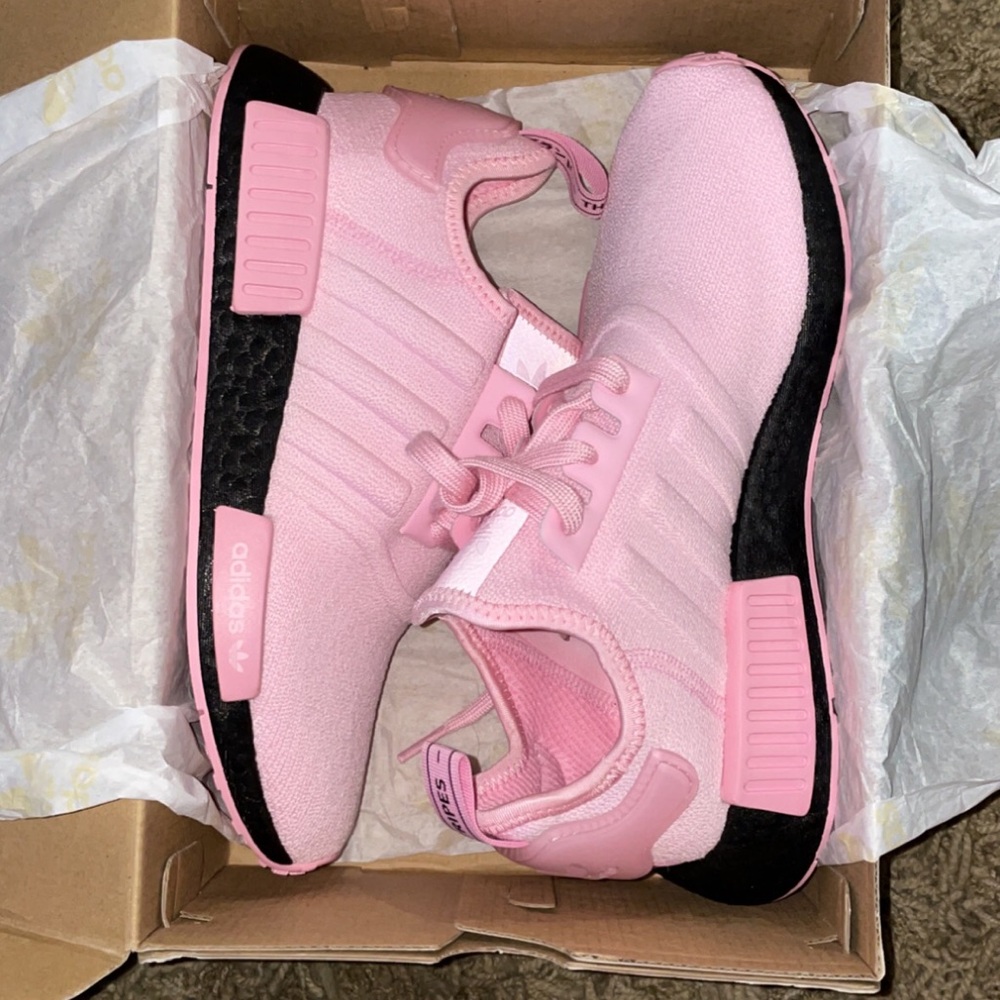 NMD_R1 W
